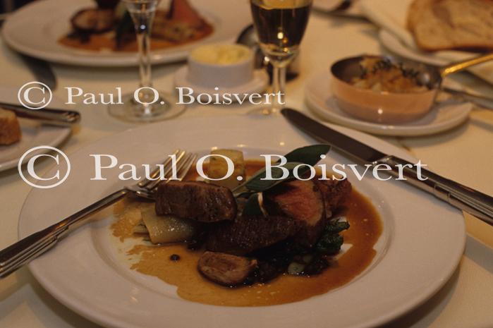 Quebec City 90-35-00575